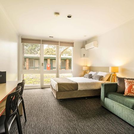 Burvale Hotel Nunawading Экстерьер фото