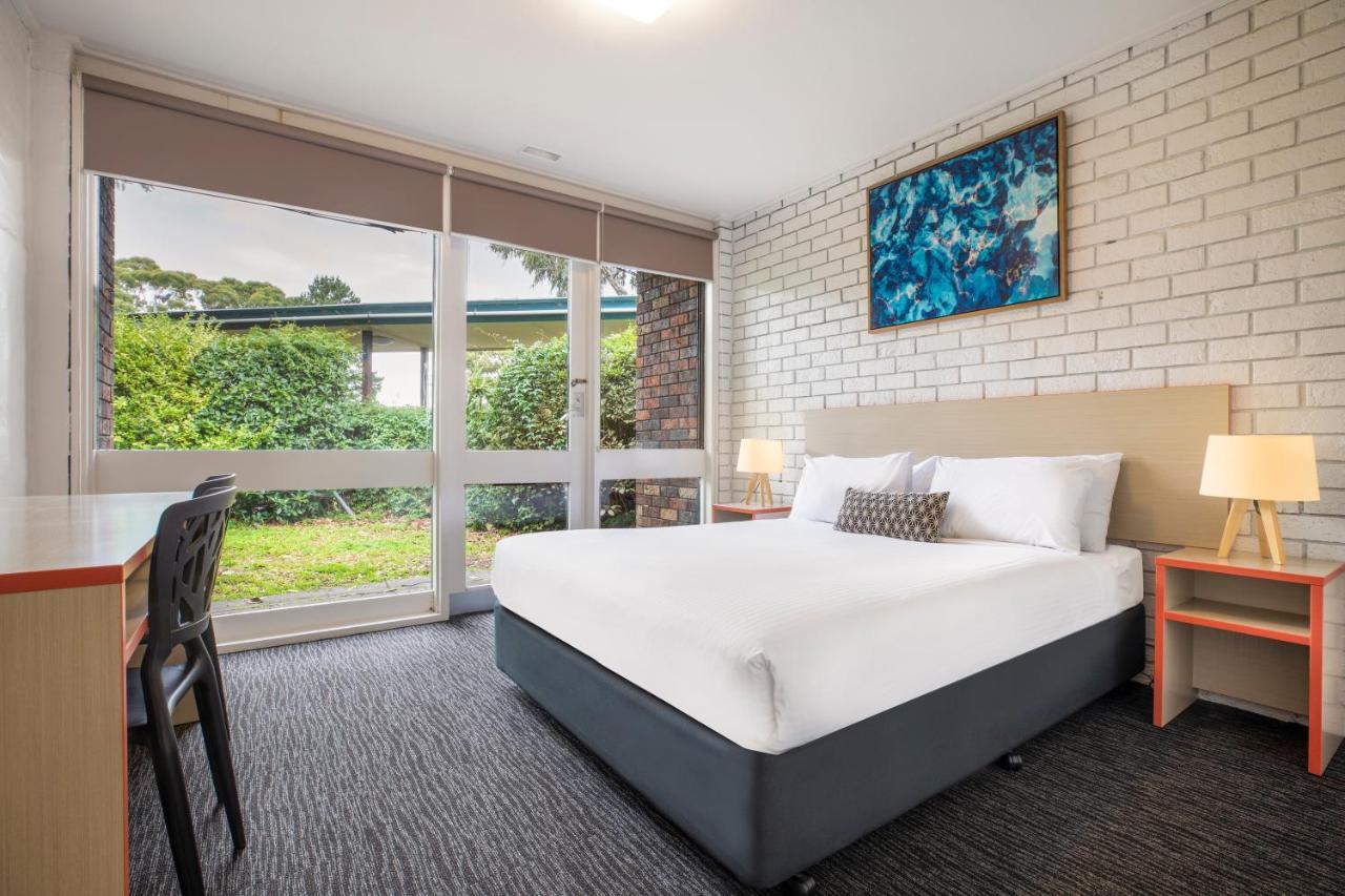 Burvale Hotel Nunawading Экстерьер фото