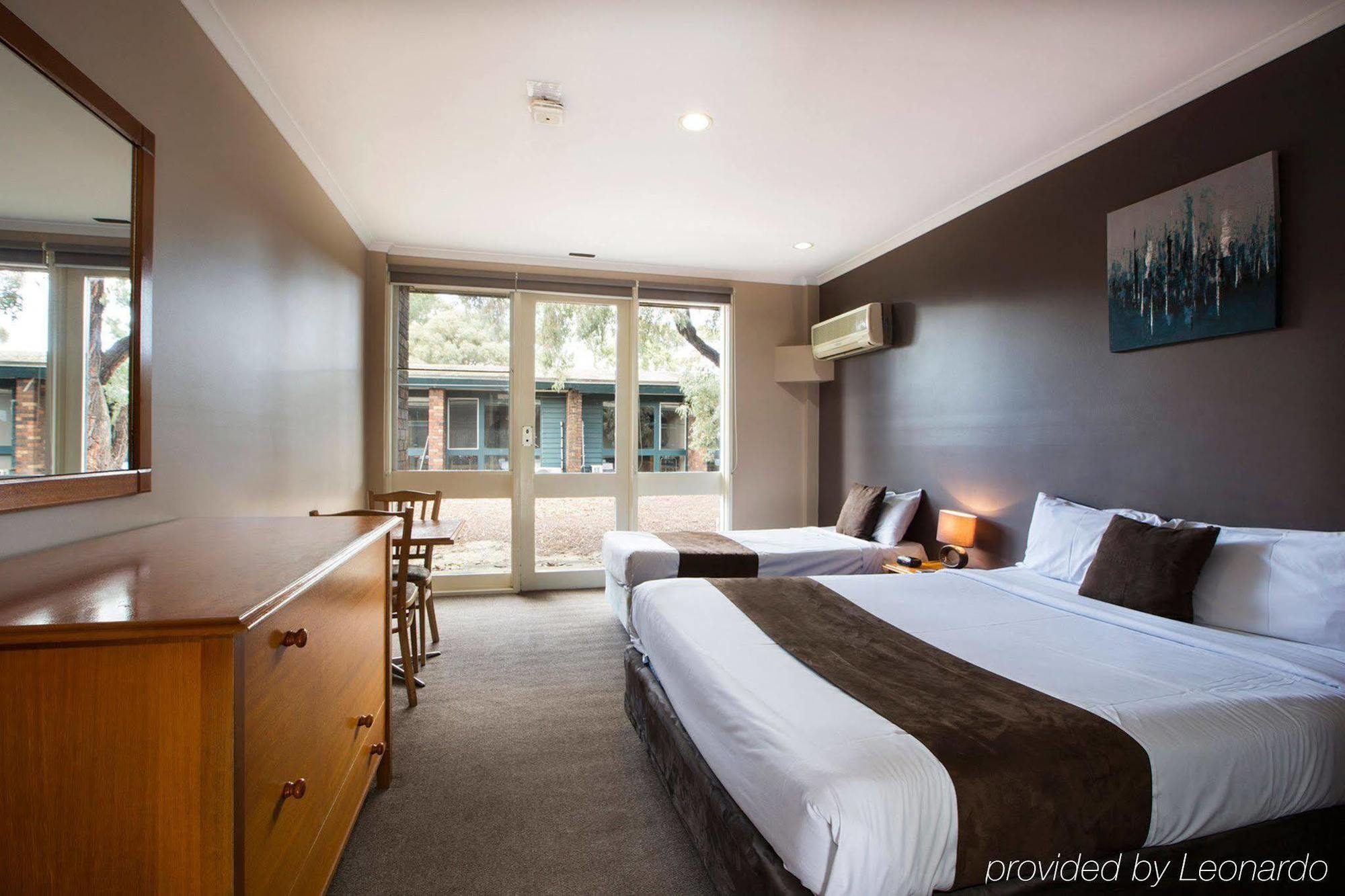 Burvale Hotel Nunawading Экстерьер фото