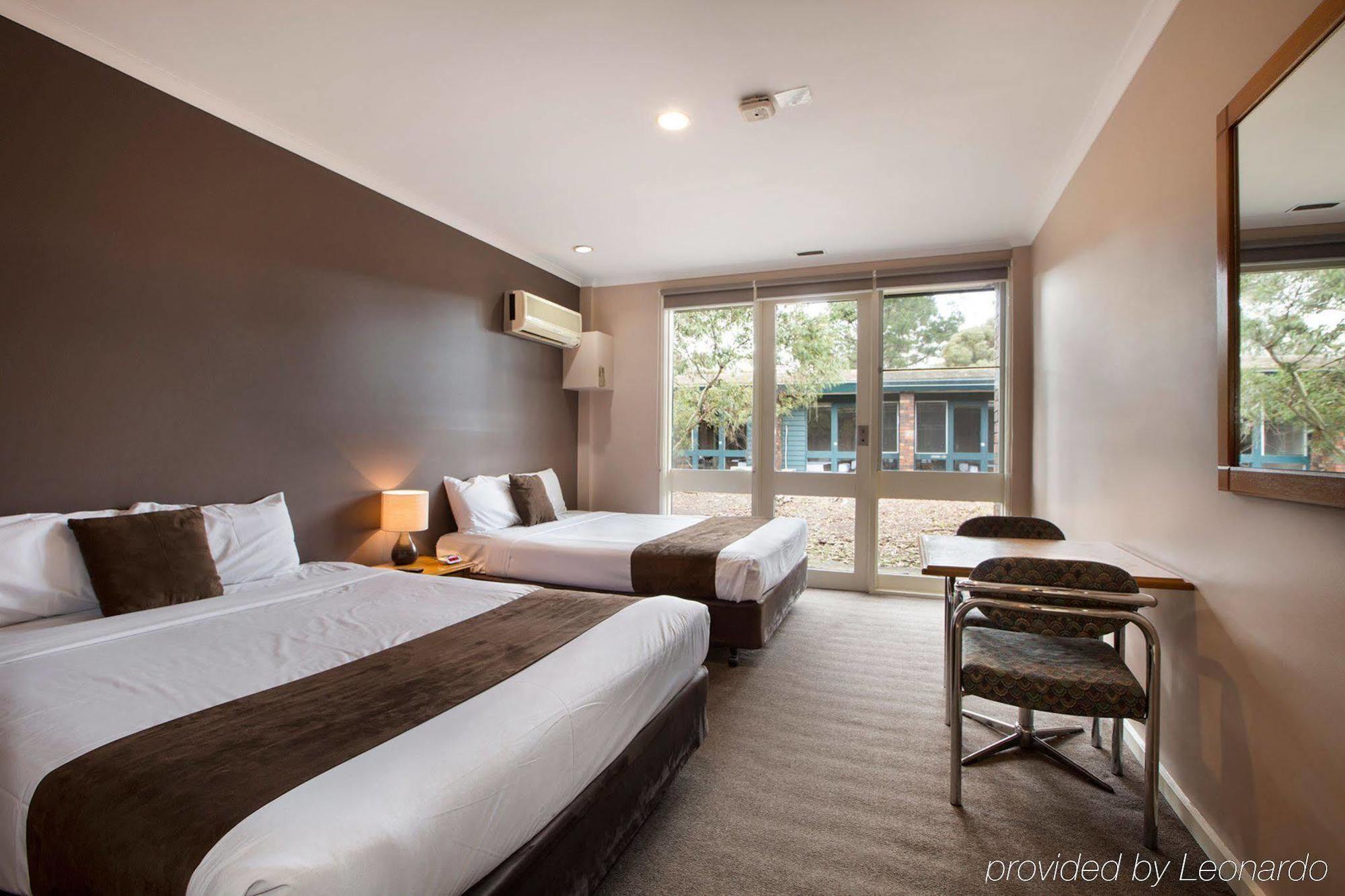 Burvale Hotel Nunawading Экстерьер фото