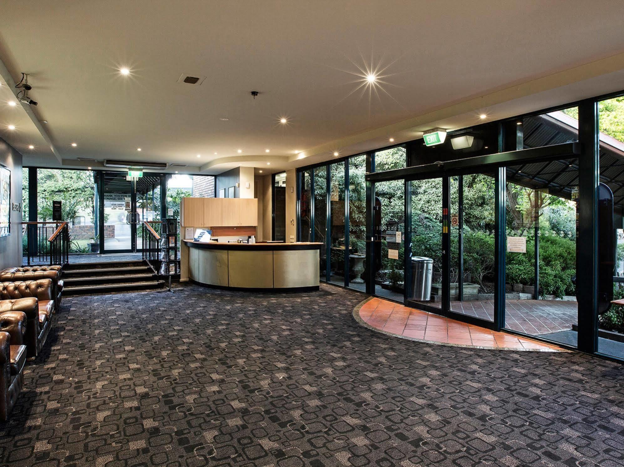Burvale Hotel Nunawading Экстерьер фото
