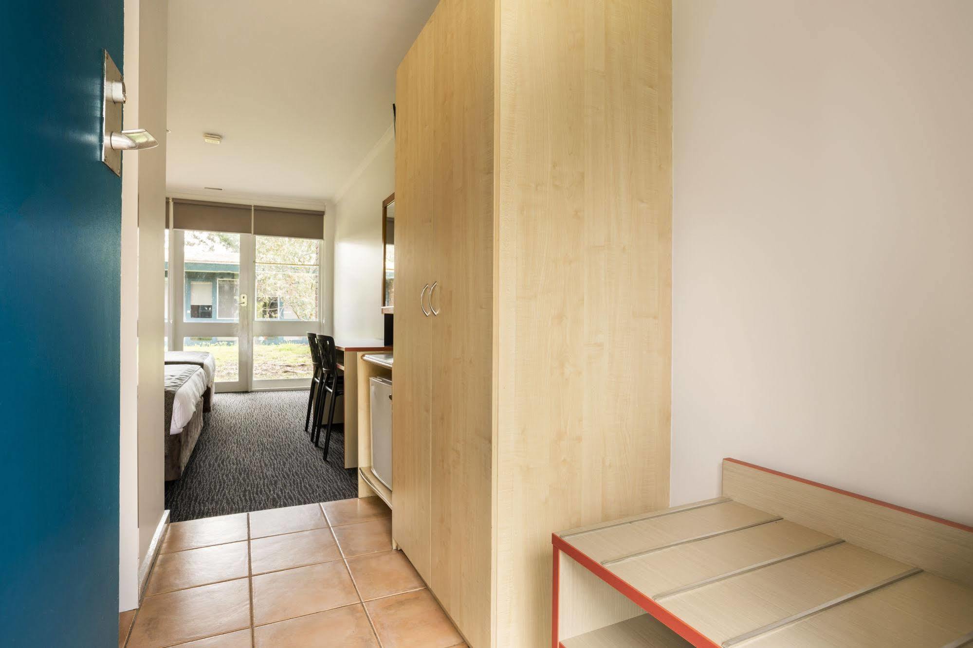 Burvale Hotel Nunawading Экстерьер фото
